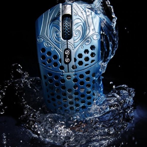 Finalmouse Starlight-12 Poseidon Wireless Mouse Medium - Picture 3 of 3